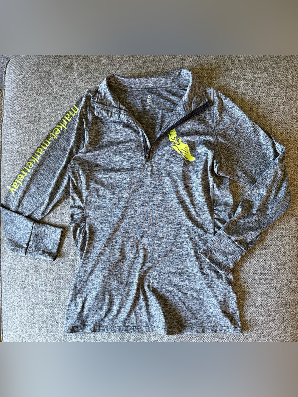 Market to Market Relay Quarter Zip Athletic Top - Size Medium